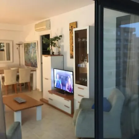 Apartamento En 1ª Linea De Playa En Edificio Terrazas I Impresionante דירה *