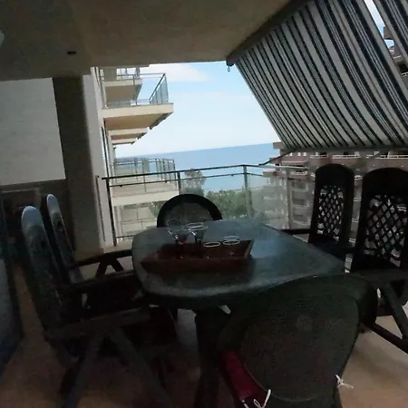 Apartamento En 1ª Linea De Playa En Edificio Terrazas I Impresionante דירה